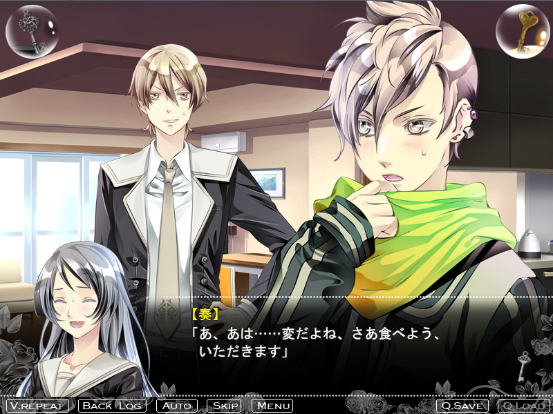 검정과 금색의 열리지 않는 열쇠.