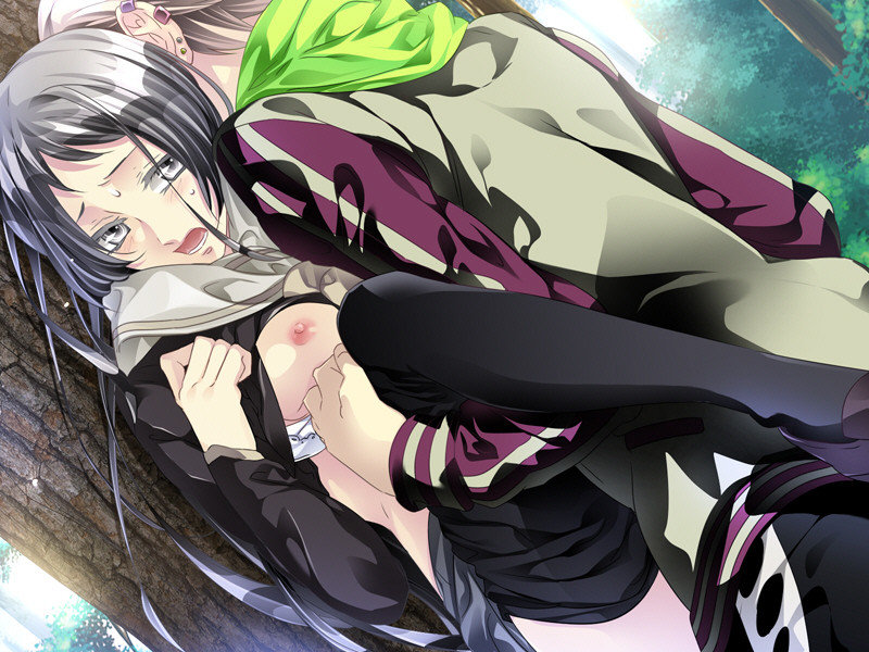 검정과 금색의 열리지 않는 열쇠.